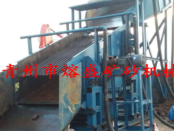  朝鮮振動(dòng)篩淘金設(shè)備安裝成功
