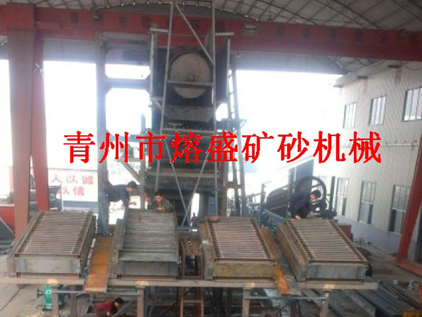  加工中的鼓動(dòng)溜槽式淘金船
