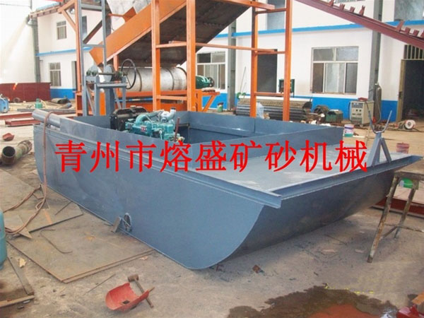  小型抽沙船（靠邊船）
