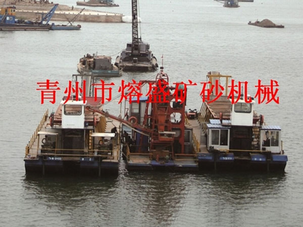  挖沙船配套運輸船